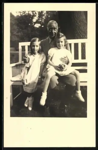 Foto-AK Kronprinz Wilhelm von Preussen mit zwei Kindern