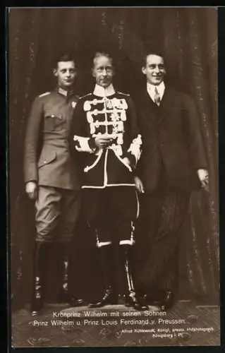 AK Kronprinz Wilhelm von Preussen mit seinen Söhnen Prinz Wilhelm und Prinz Louis Ferdinand