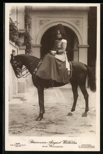 AK Prinzessin August Wilhelm von Preussen in Uniform zu Pferd