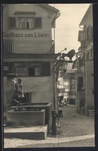 Foto-AK Heiden, Gasthaus zum Löwen mit Kindern am Brunnen