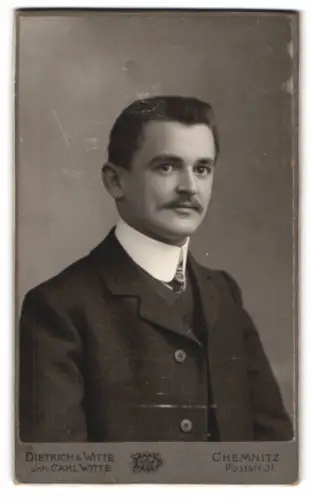 Fotografie Dietrich & Witte, Chemnitz, Poststrasse 31, Porträt eines Herren im Anzug
