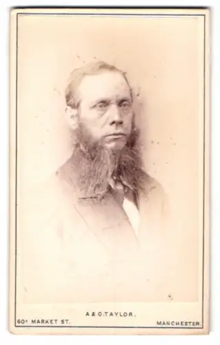 Fotografie A. & G. Taylor, Manchester, Market St 60, Porträt eines Mannes mit Vollbart