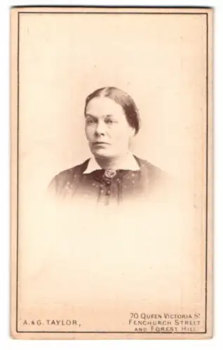 Fotografie A. & G. Taylor, London, Queen Victoria Street 70, Porträt einer Dame
