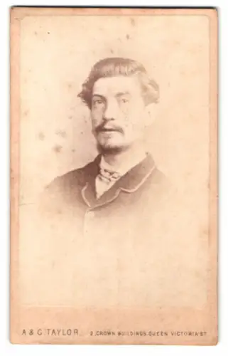 Fotografie A. & G. Taylor, London, Queen Victoria St 2, Porträt eines Mannes
