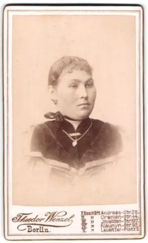Fotografie Theodor Wenzel, Berlin, Andreas-Strasse 28, Porträt einer Frau