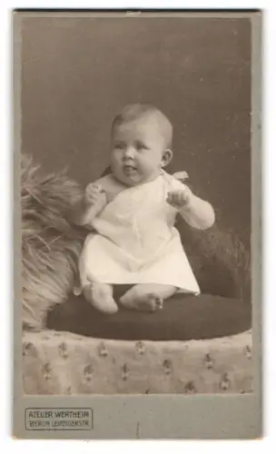 Fotografie Atelier Wertheim, Berlin, Leipzigerstr., Porträt eines Kleinkindes