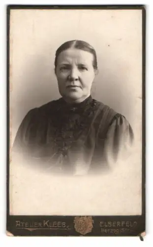 Fotografie Atelier Kleeblatt, Elberfeld, Herzogstrasse 4, Porträt einer Frau