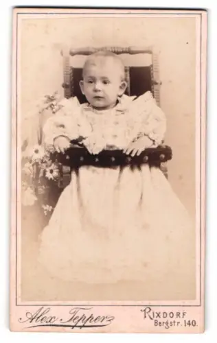 Fotografie Alex Tepper, Rixdorf, Bergstrasse 140, Porträt eines Kleinkinds