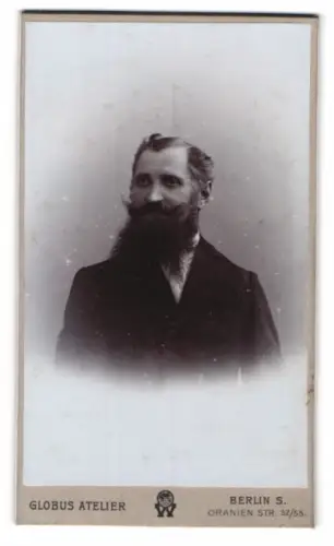 Fotografie Globus Atelier, Berlin, Oranien Str. 52/55, Porträt eines Mannes mit Bart
