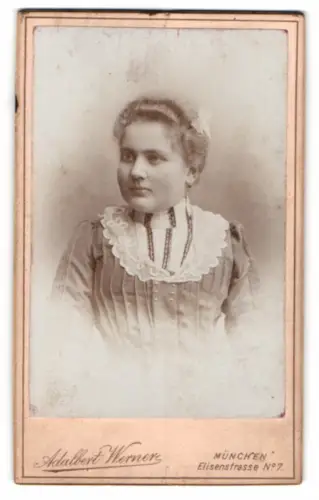 Fotografie Adalbert Werner, München, Elisenstrasse 7, Porträt einer Dame