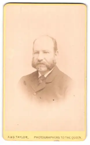 Fotografie A. & G. Taylor, Brighton, 34 King`s Road, Porträt eines Herrn