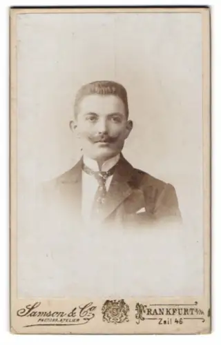 Fotografie Samson & Co, Frankfurt, Zeil 46, Porträt eines eleganten Herrn
