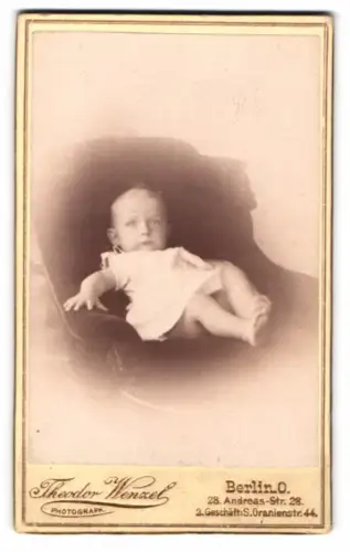 Fotografie Theodor Wenzel, Berlin, Andreas-Strasse 28, Porträt eines Kleinkinds