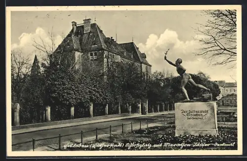 AK Eisleben, Schlossplatz mit Marathon-Läufer-Denkmal