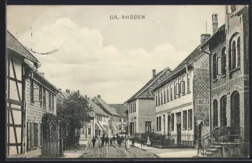 AK Gr.-Rhüden, Strassenpartie mit Passanten