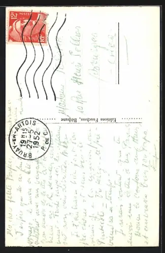 AK Bruay-en-Artois, Le Monument aux Morts avec bus à l`arrière-plan