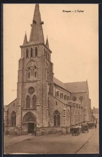AK Fruges, L`Église et scène de rue avec voitures anciennes
