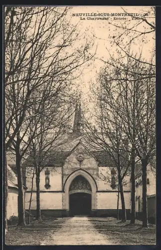 AK Neuville-sous-Montreuil, Entrée de La Chartreuse vue depuis l`allée des arbres