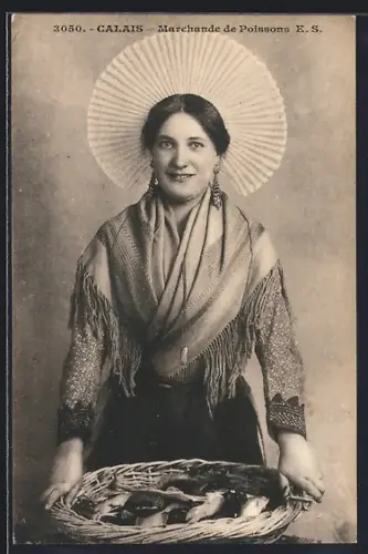 AK Calais, Marchande de Poissons avec son panier