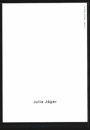 AK Julia Jäger lächelt leicht, Autograph 2009