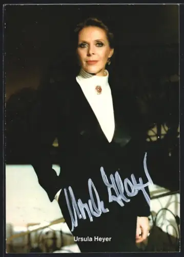 AK Ursula Heyer im Hosenanzug, Autograph