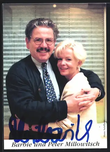 AK Barbie und Peter Millowitsch Arm in Arm, Autograph