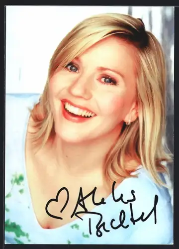 AK Aleksandra Bechtel lächelt, Autograph