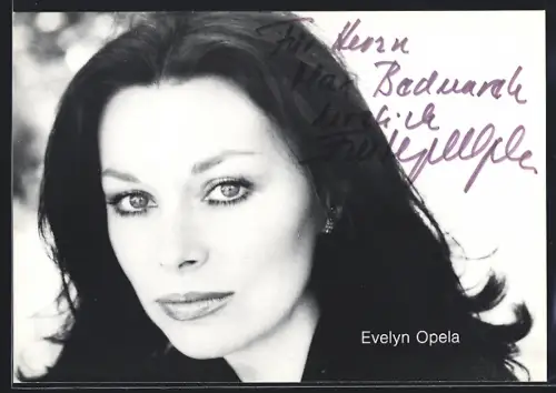 AK Evelyn Opela mit ernstem Blick, Autograph