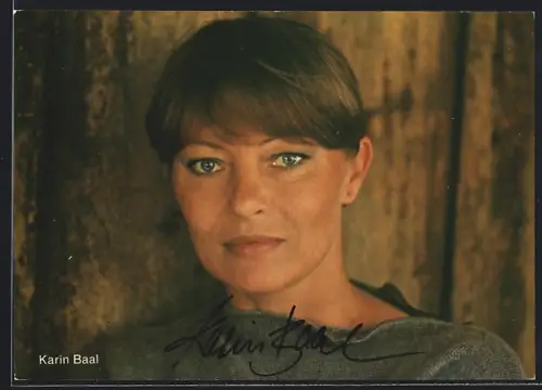 AK Karin Baal im kragenlosen Pullover, Autograph