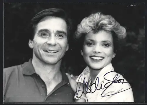 AK Uschi Glas und Elmar Wepper strahlen als zwei Münchner in Hamburg, Autograph