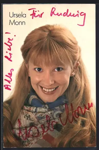 AK Ursela Monn lächelt, Autograph