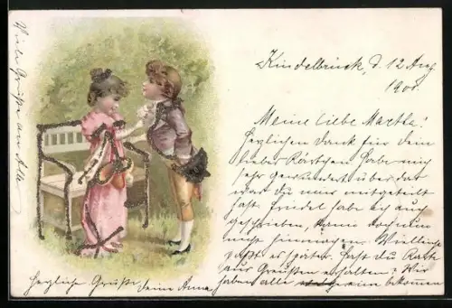 Glitzer-Perl-AK Mädchen steckt einem Jungen eine Blumen ans Rever, mit Glitzer-Perlen verziert