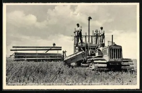 AK Caterpillar Erntemaschine bei der Arbeit