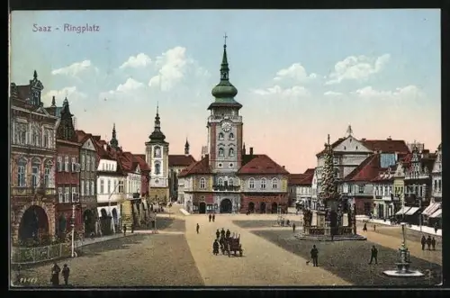 AK Saaz, Ringplatz mit Denkmal und Rathaus