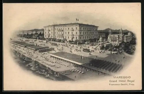AK Viareggio, Grand Hotel Royal, Strand, Liegestühle, Kirche