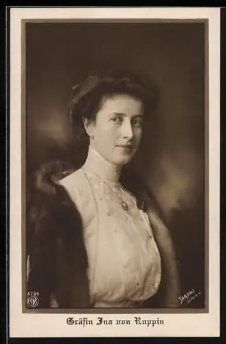 AK Portrait Gräfin Ina von Ruppin