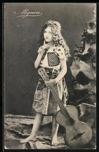 AK Mignon - die kleine Gitarrenspielerin
