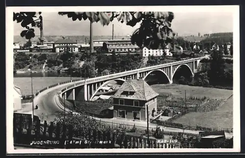 AK Judenburg /Steiermark, Viadukt mit Strasse, Gebäude und Fabriken aus der Vogelschau