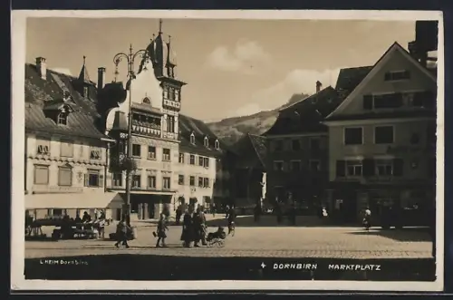 AK Dornbirn, Marktplatz mit Gasthof, Turmgebäude u. Säulendenkmal