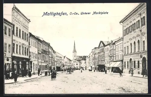 AK Mattighofen, Ortsansicht mit Unterer Marktplatz und Bevölkerung