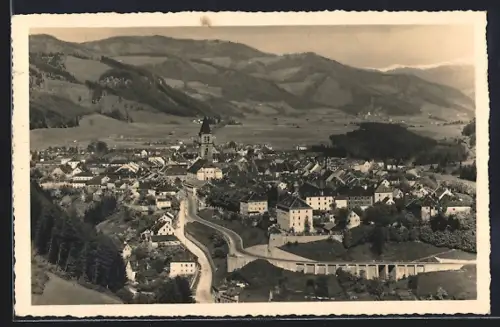 AK Judenburg, Blick vom Hügel auf die Ortschaft