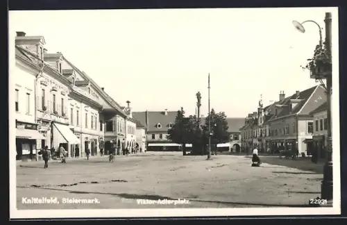 AK Knittelfeld /Steiermark, Viktor-Adlerplatz mit Geschäften