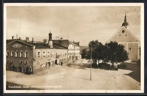 AK Viechtach /Bayer. Ostmark, Hindenburgplatz mit Kirche