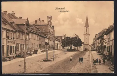 AK Kemnath / Ostmark, Marktplatz mit Kindern und Geschäften