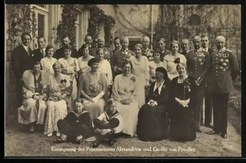 AK Prinzessin Alexandrine und Prinzessin Cecilie von Preussen mit Familie bei ihrer Einsegnung