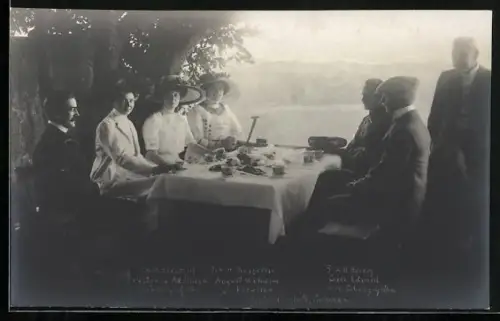 AK Herzogin Victoria Adelheid von Sachsen-Coburg-Gotha zu Tisch mit Prinzessin August Wilhelm von Preussen und weiteren