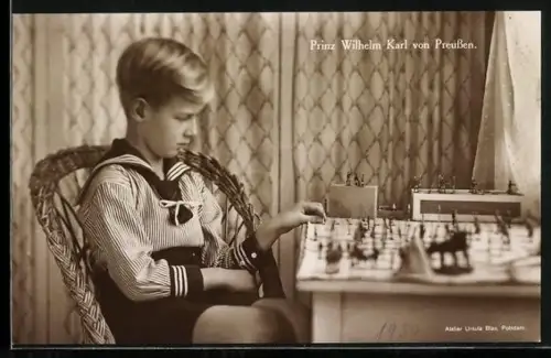 AK Prinz Wilhelm Karl von Preussen mit Spielzeugsoldaten