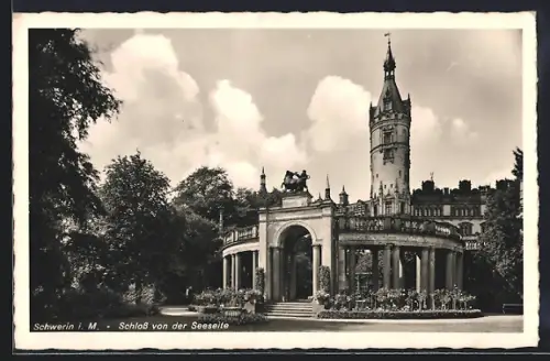 AK Schwerin i. M., Schloss von der Seeseite aus gesehen
