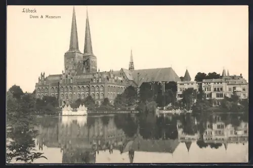 AK Lübeck, Partie am Dom mit Museum
