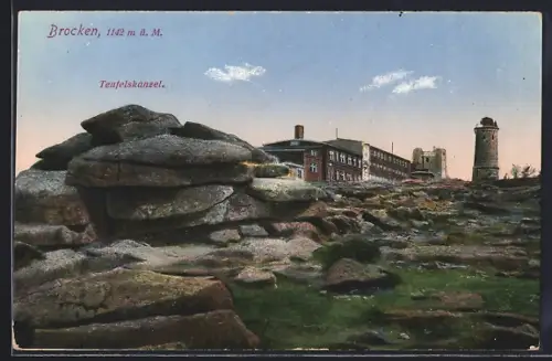 AK Brocken, Teufelskanzel mit Brockenhotel und Aussichtsturm